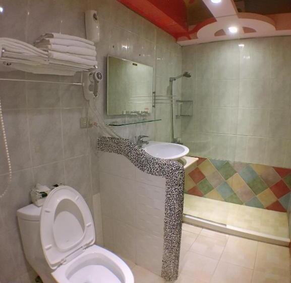 اتاق خانوادگی, Hi Young Castle