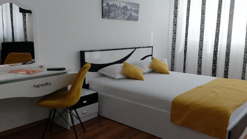 带阳台的豪华间, Stephanovy Guest House