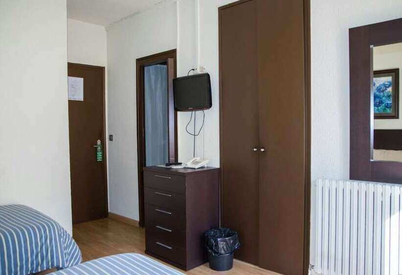 اتاق استاندارد سه نفره, Hostal Cal Forner