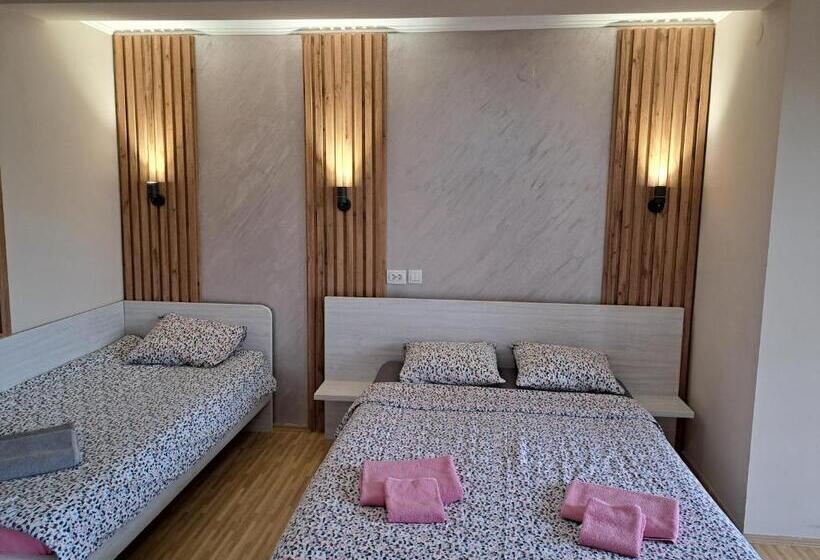Трехместный Номер Стандарт с Балконом, Villa Renessans