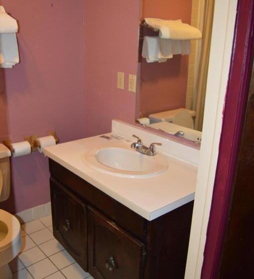 חדר סטנדרט עם מיטת קינג, Budget Inn Richlands Claypool Hill