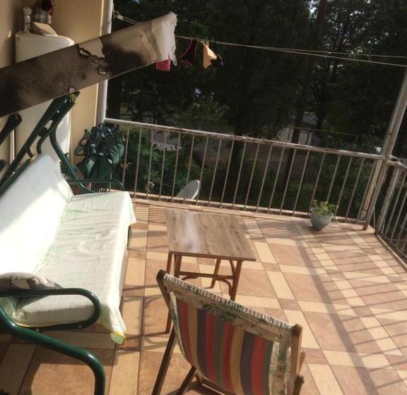 اتاق استاندارد با بالکن, Giorgi's Homestay