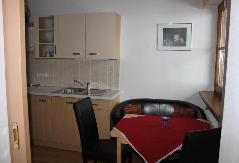 Apartamento 1 Dormitório com Sacada, Gästehaus Trude Waltl