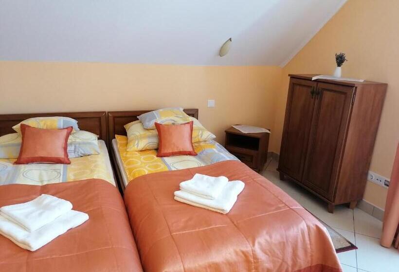 Family Suite, Harmónia Panzió