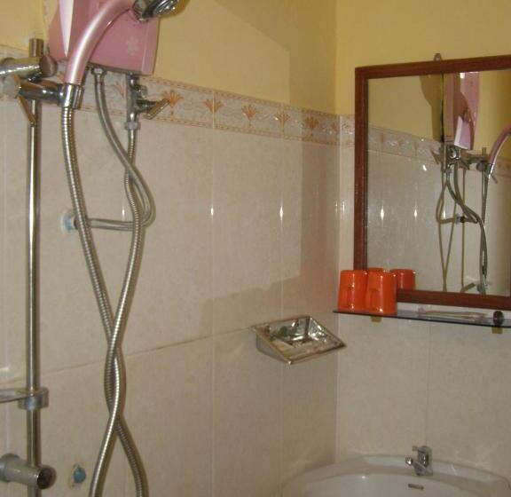 اتاق استاندارد سه نفره, Bun Kao Guesthouse