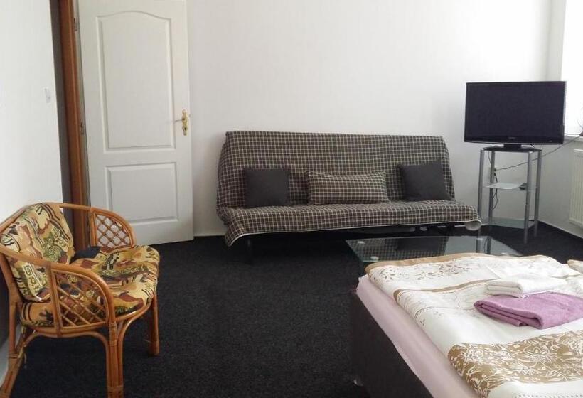 Family Suite, Penzion Dmz