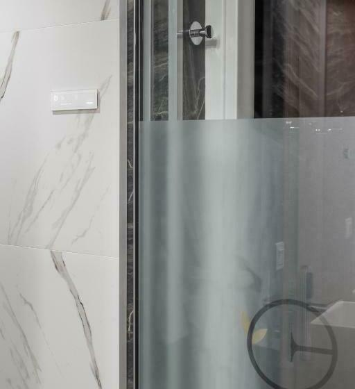 Номер Executive, Elia Ermou Athens