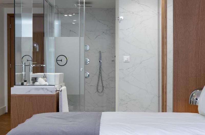 Номер Стандарт, Elia Ermou Athens
