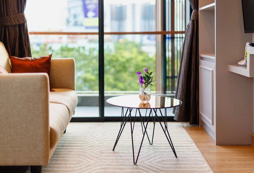 Люкс Вид на Бассейн, Parc Borough City Resort  Sha Extra Plus