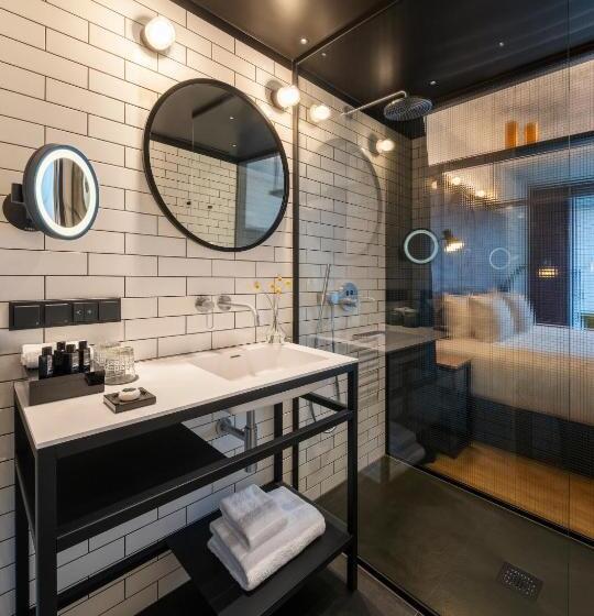 Номер Deluxe, The Bridge Wroclaw  Mgallery