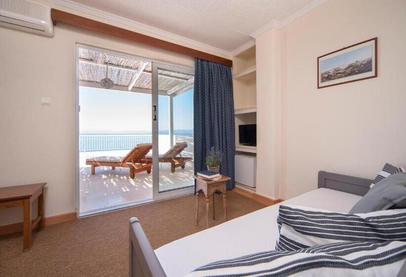 Family Suite, Cokkinis