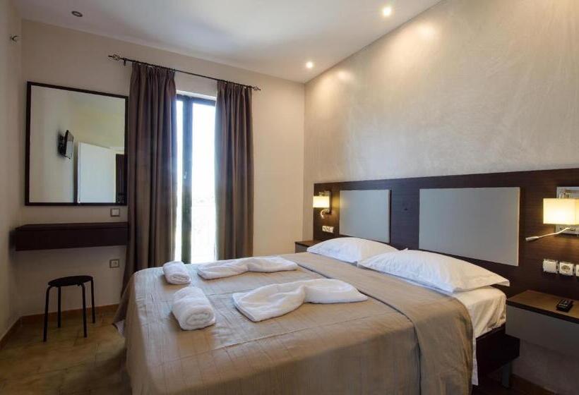 Номер Deluxe Вид на Бассейн, Memories Apartments