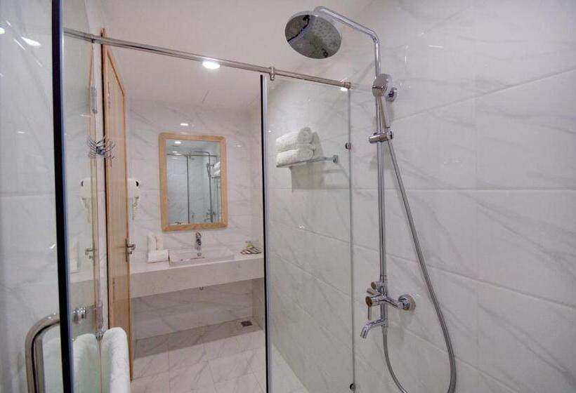 اتاق لوکس با چشم‌انداز دریا, Gibson Hotel Nha Trang
