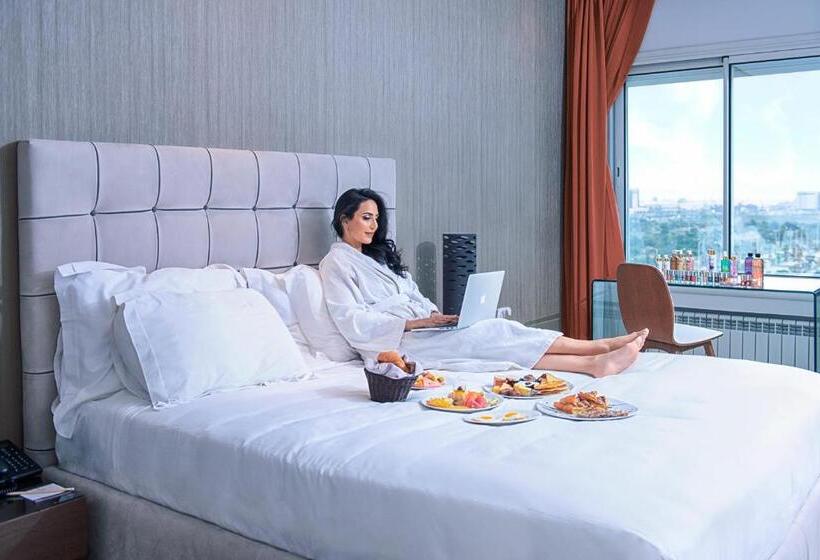 سوئیت پرزیدنت, Adam Hotel Suites